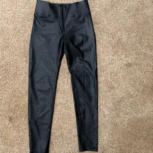 ONLY WORN ONCE! Freddy WRUP Shaping Eco Leather Lift Pants Size M Black Zipper